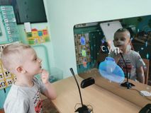 Умное зеркало для логопеда "ArtikMe" производства компании «Инновации детям»